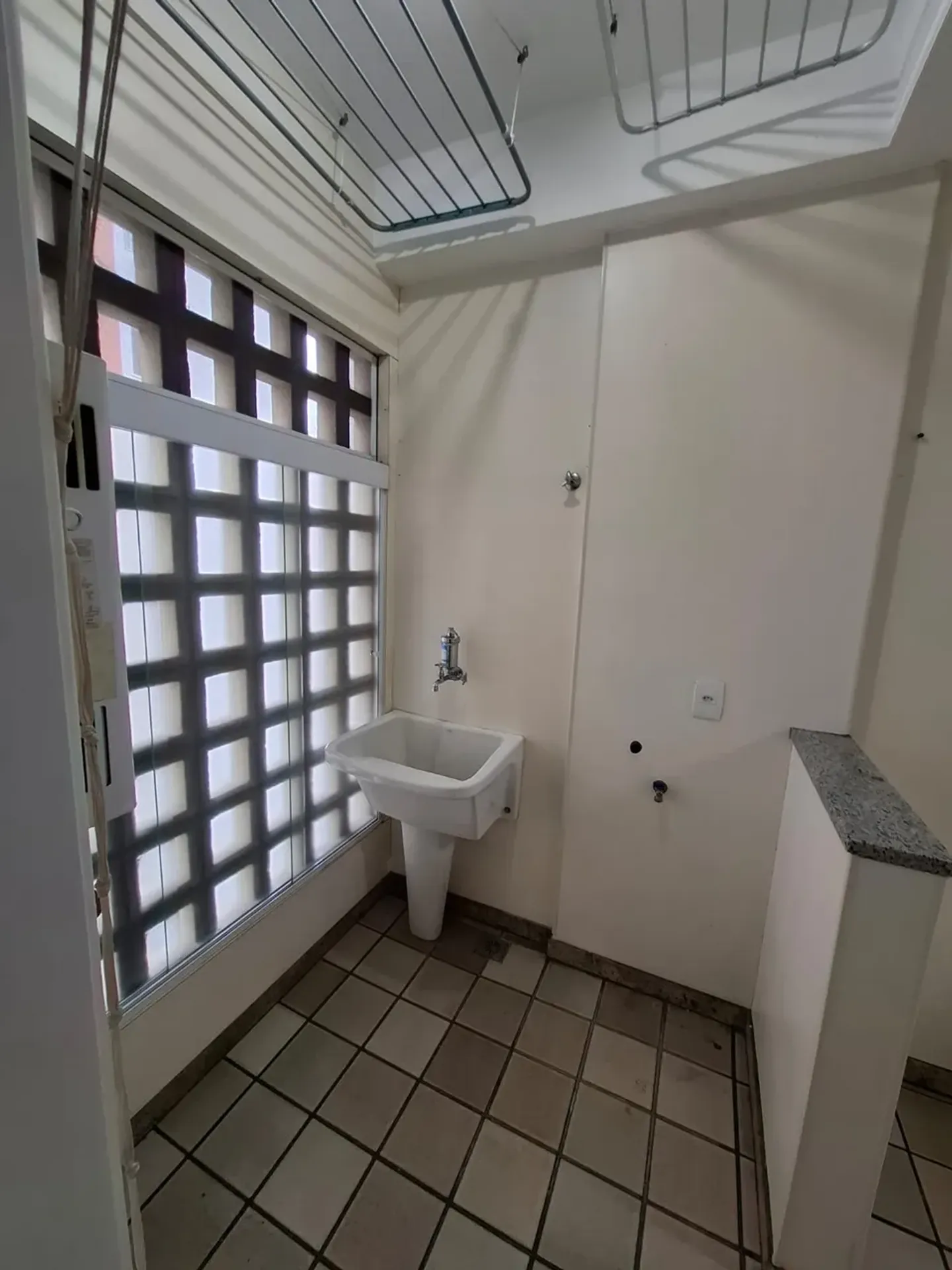 Apartment with 2 bedrooms, 3 bathrooms and a balcony — photo 27