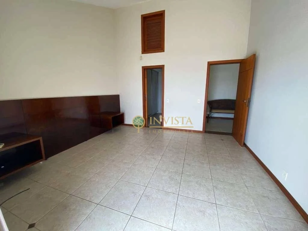 Casa residencial con 4 dormitorios y 5 baños — photo 26