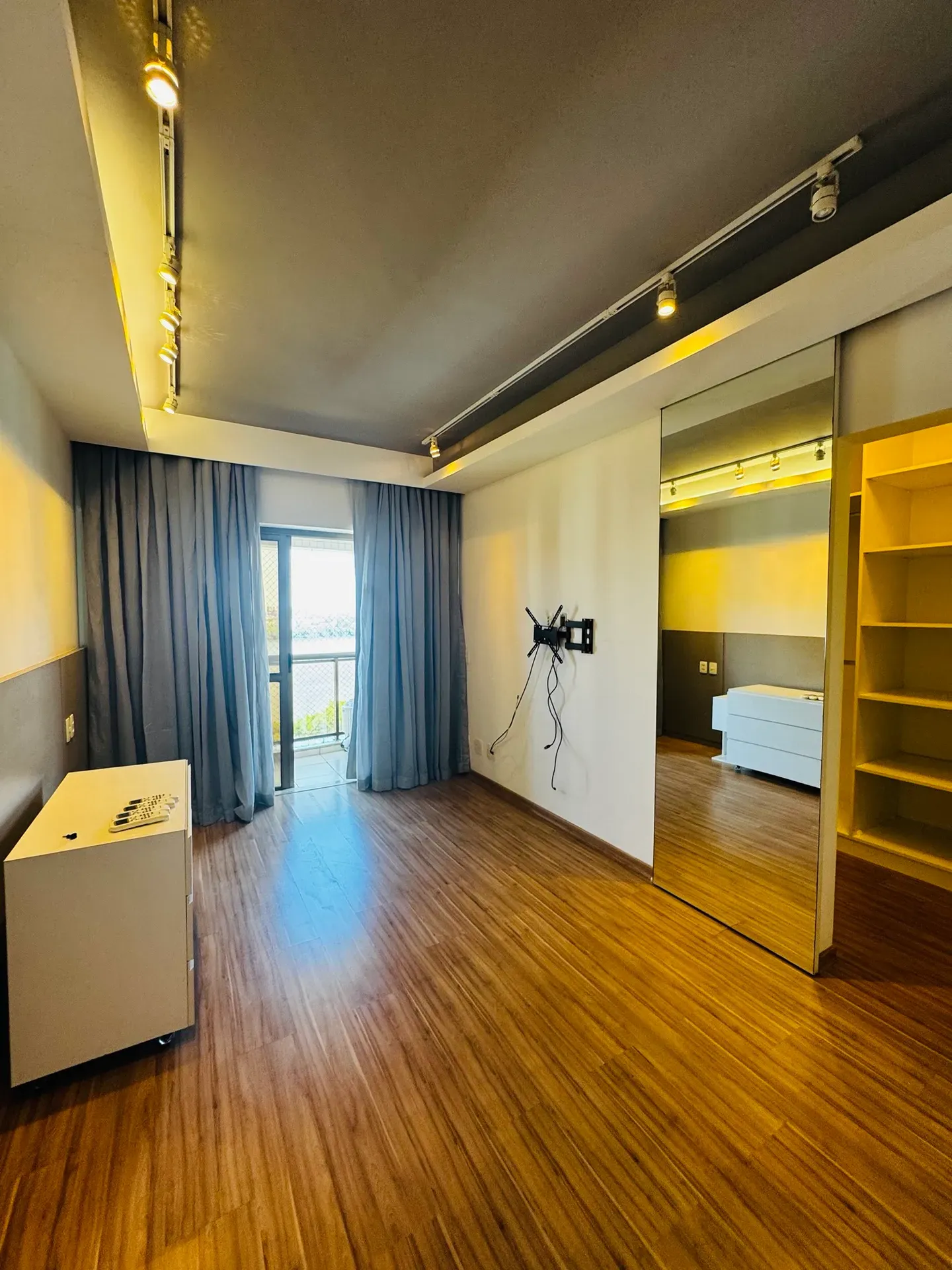 4-bedroom apartment with a park view in Rio de Janeiro — photo 11