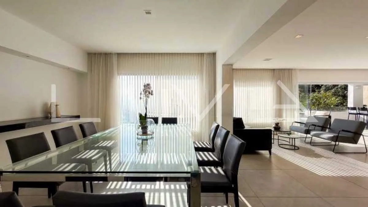 Furnished residential apartment with 4 en-suite bedrooms — photo 21