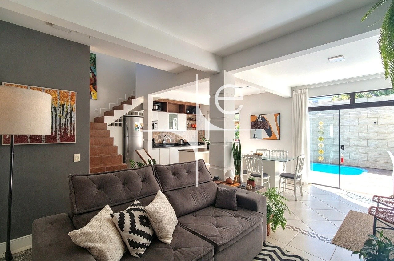 3-bedroom house with a grill on the balcony in Florianópolis
