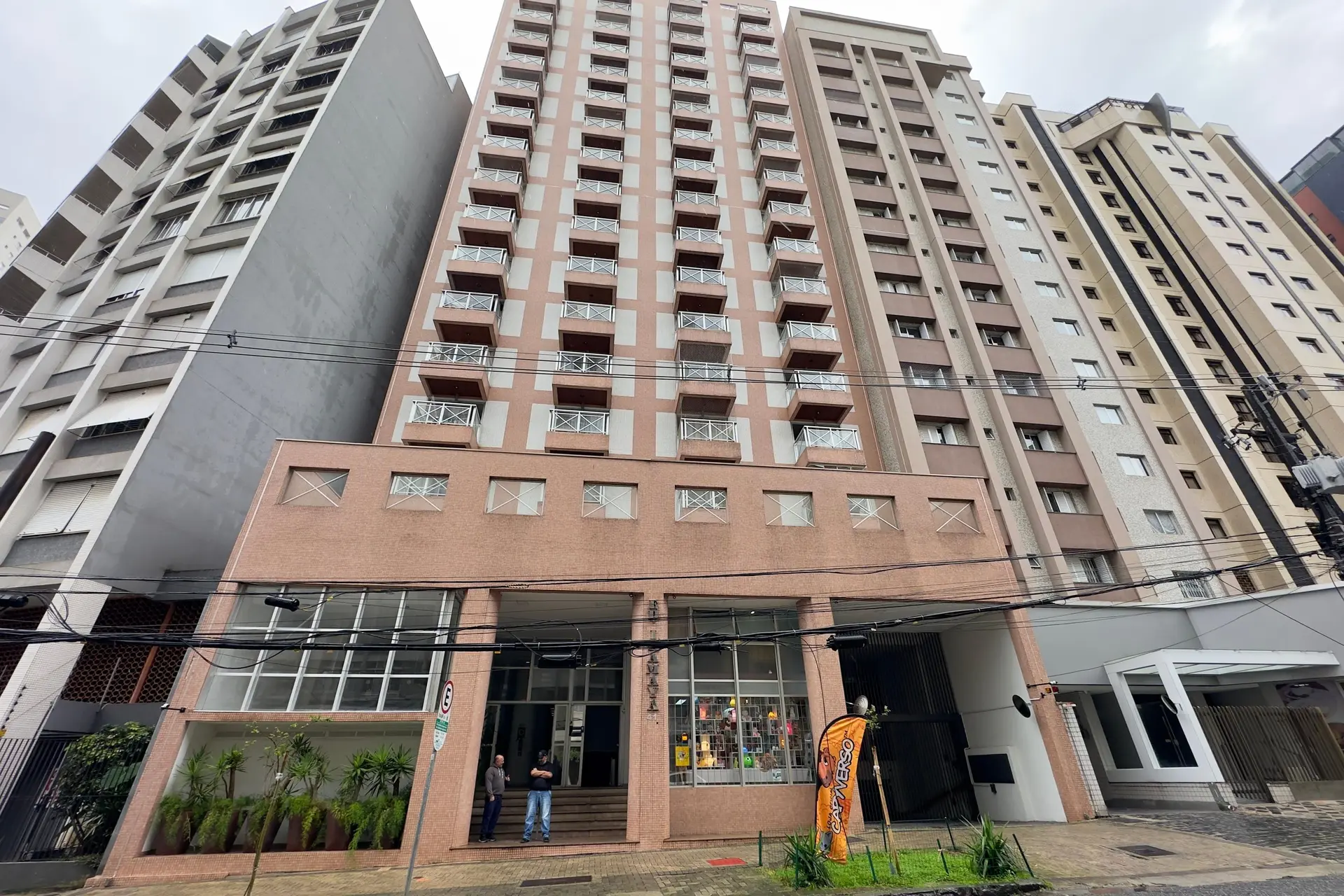 Furnished 1-bedroom apartment with a balcony — photo 32