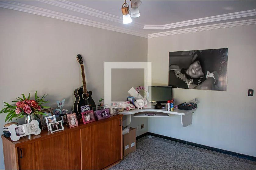 House 400 m² with 4 bedrooms, 2 en-suites, 4 parking spots — photo 4
