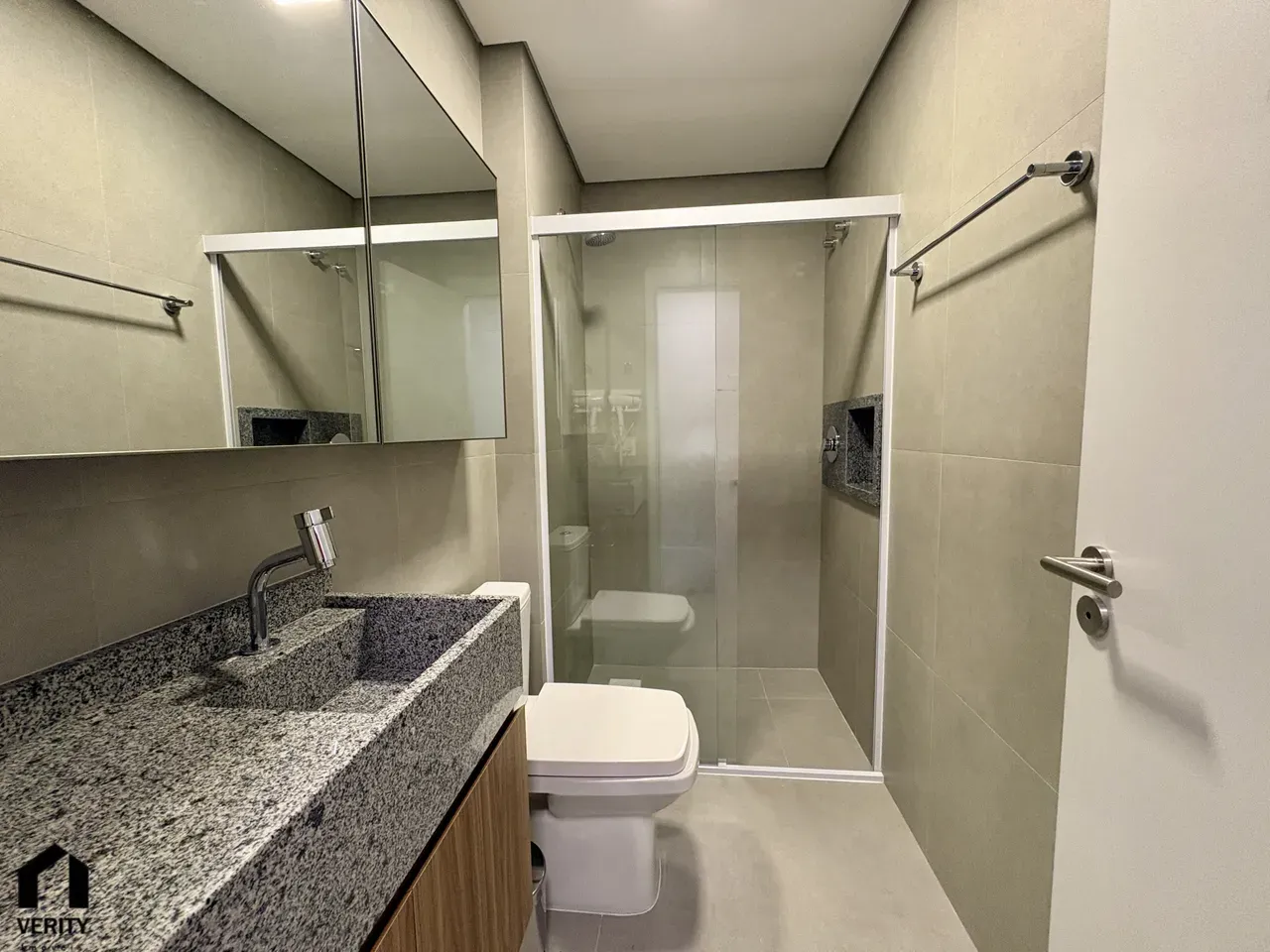 Furnished studio with 1 bedroom and a private garden — photo 6