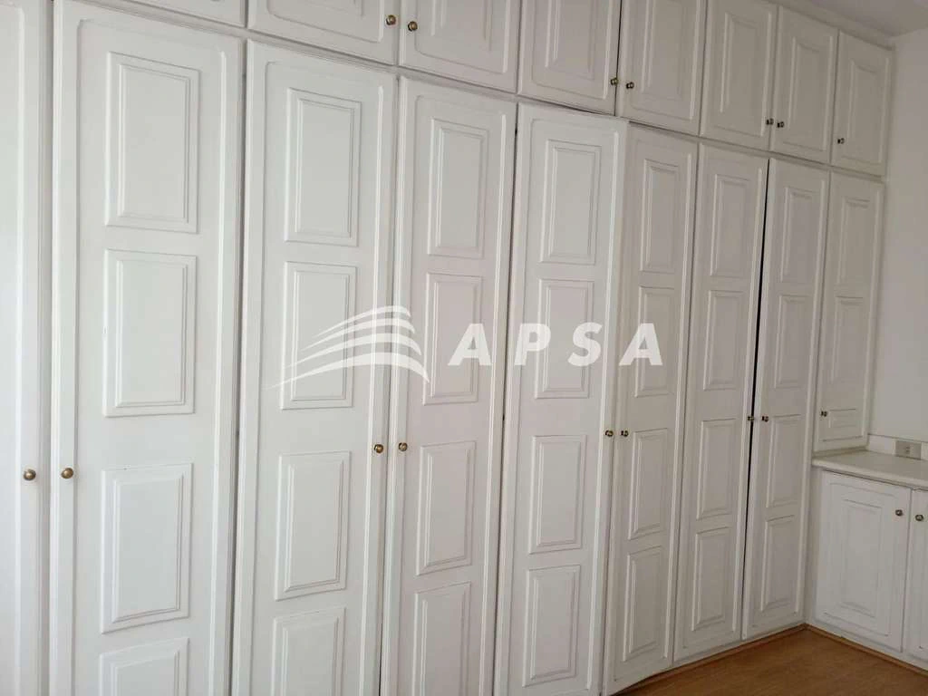 150 m² apartment with a separate closed kitchen — photo 17