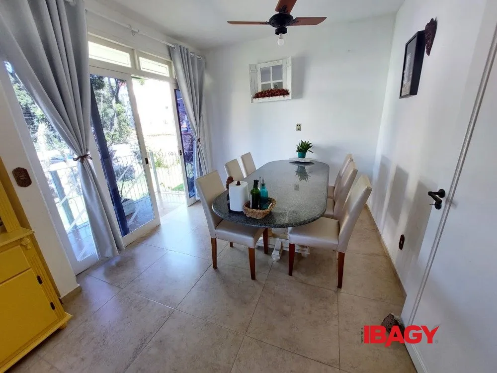 Casa amueblada con 4 dormitorios y 950 m² — photo 43