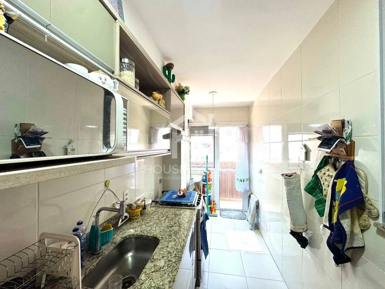 Furnished 2-bedroom apartment with balcony and 2 bathrooms — photo 17