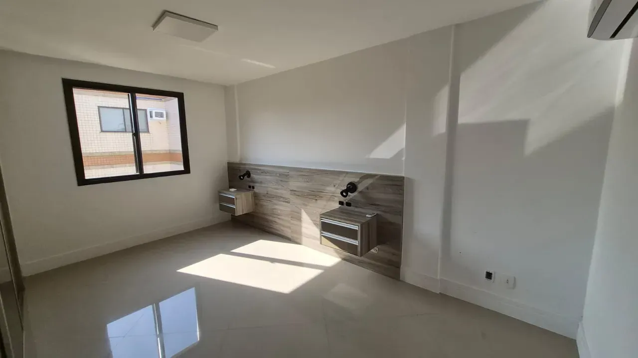 Apartment with an open-plan kitchen and 4 bedrooms — photo 22