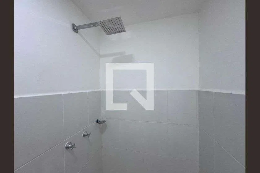 Wood or laminate floors in a 2-bedroom apartment, 48 m² — photo 4