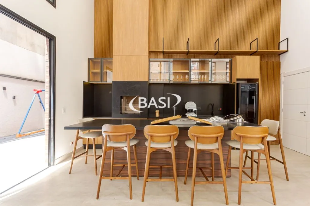 Glass-enclosed balcony in a 3-bedroom apartment, 80 m² — photo 62