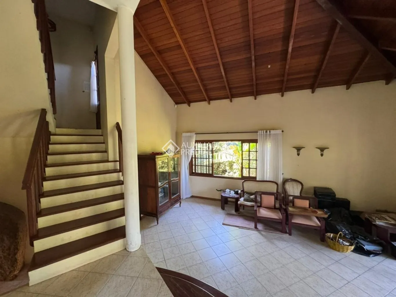 House with 5 bedrooms and 6 bathrooms on 5757 m² — photo 5