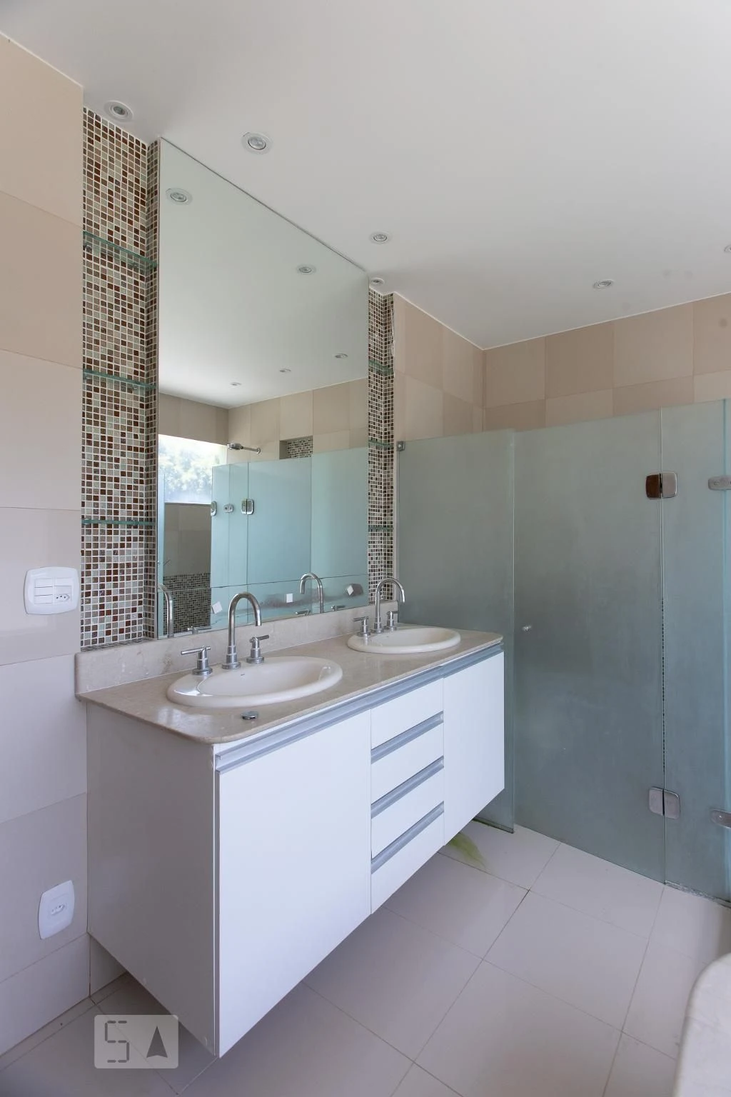Unfurnished house with 5 en-suite bedrooms and private garden — photo 50