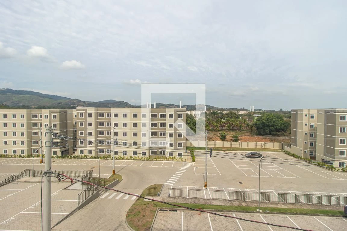 2-bedroom apartment in a building with a pool — photo 38