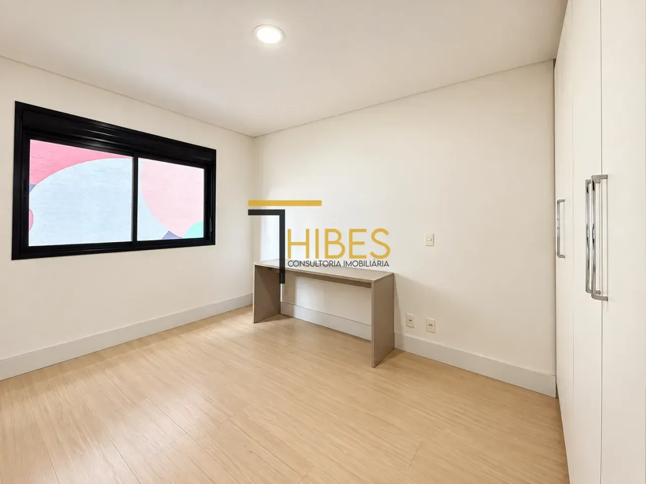 Furnished 1-bedroom apartment with parking and balcony — photo 23