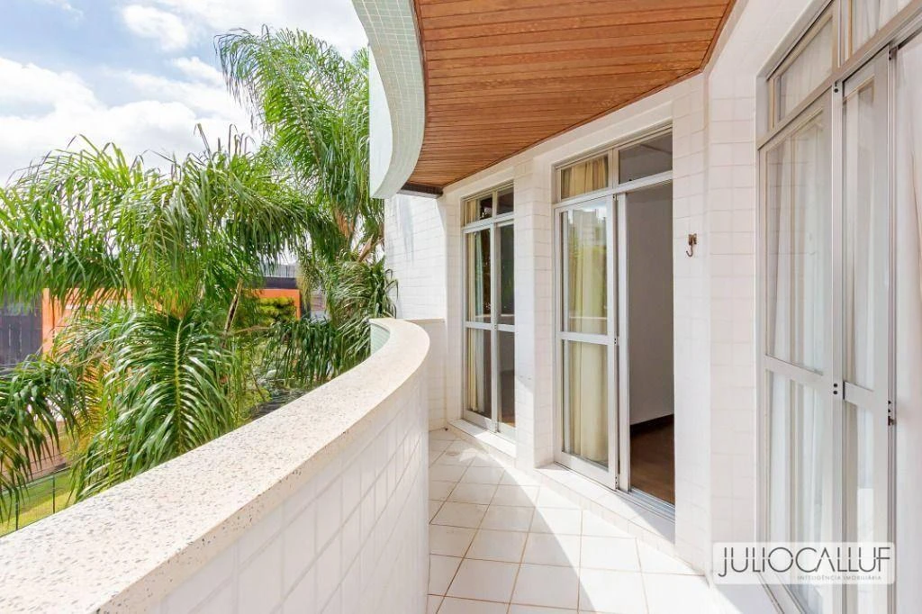 Застеклённый балкон и 3 спальни: квартира 151 м² — photo 7