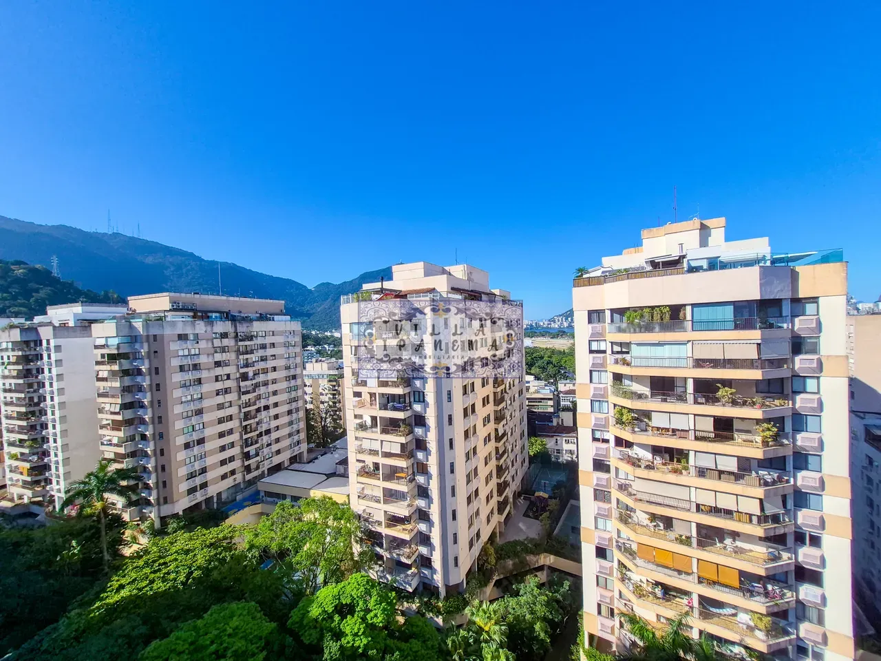 Furnished 286 m² penthouse with 4 bedrooms and 4 baths — photo 29