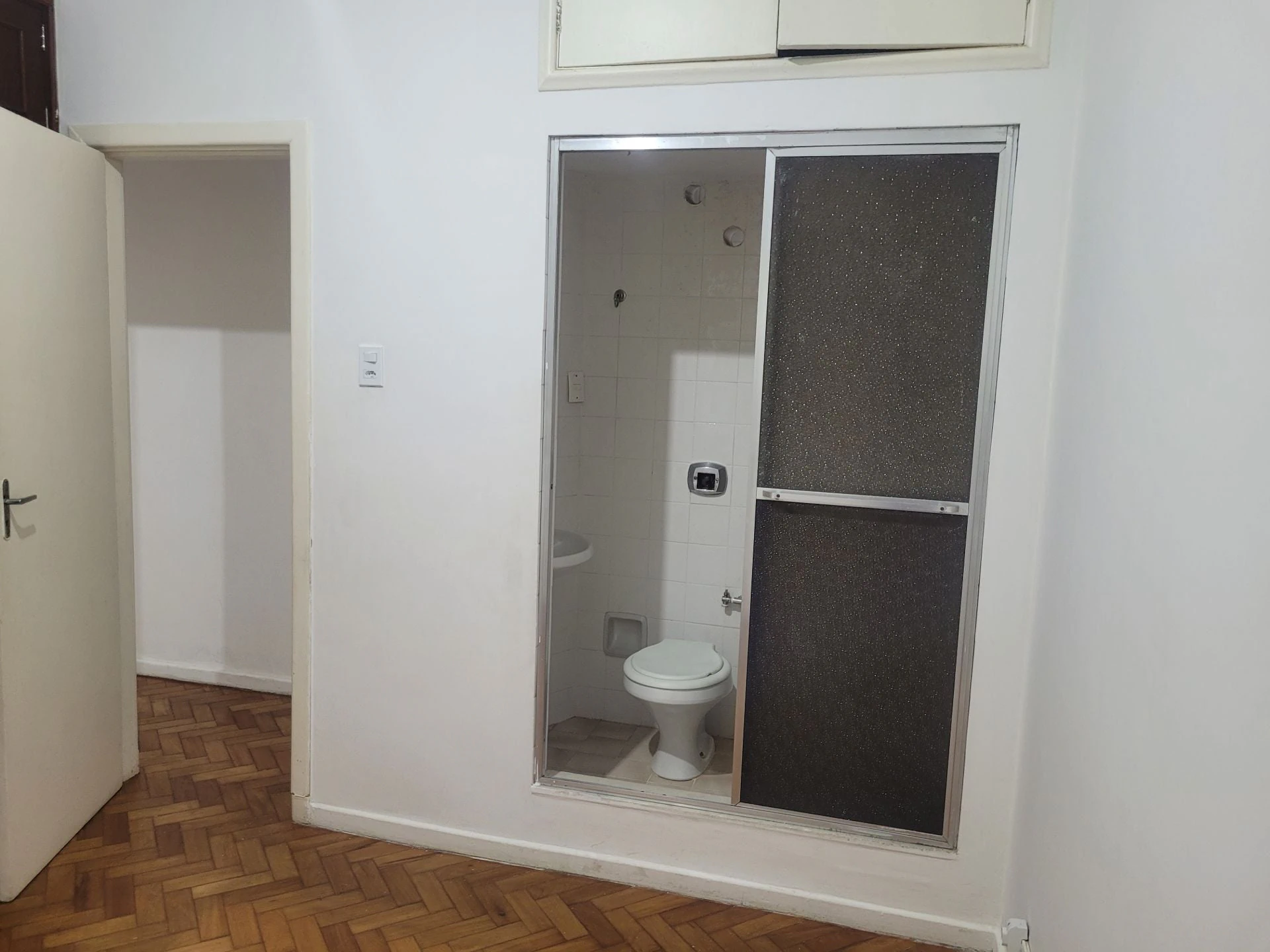 Apartment, 65 m², with wood or laminate floors — photo 8