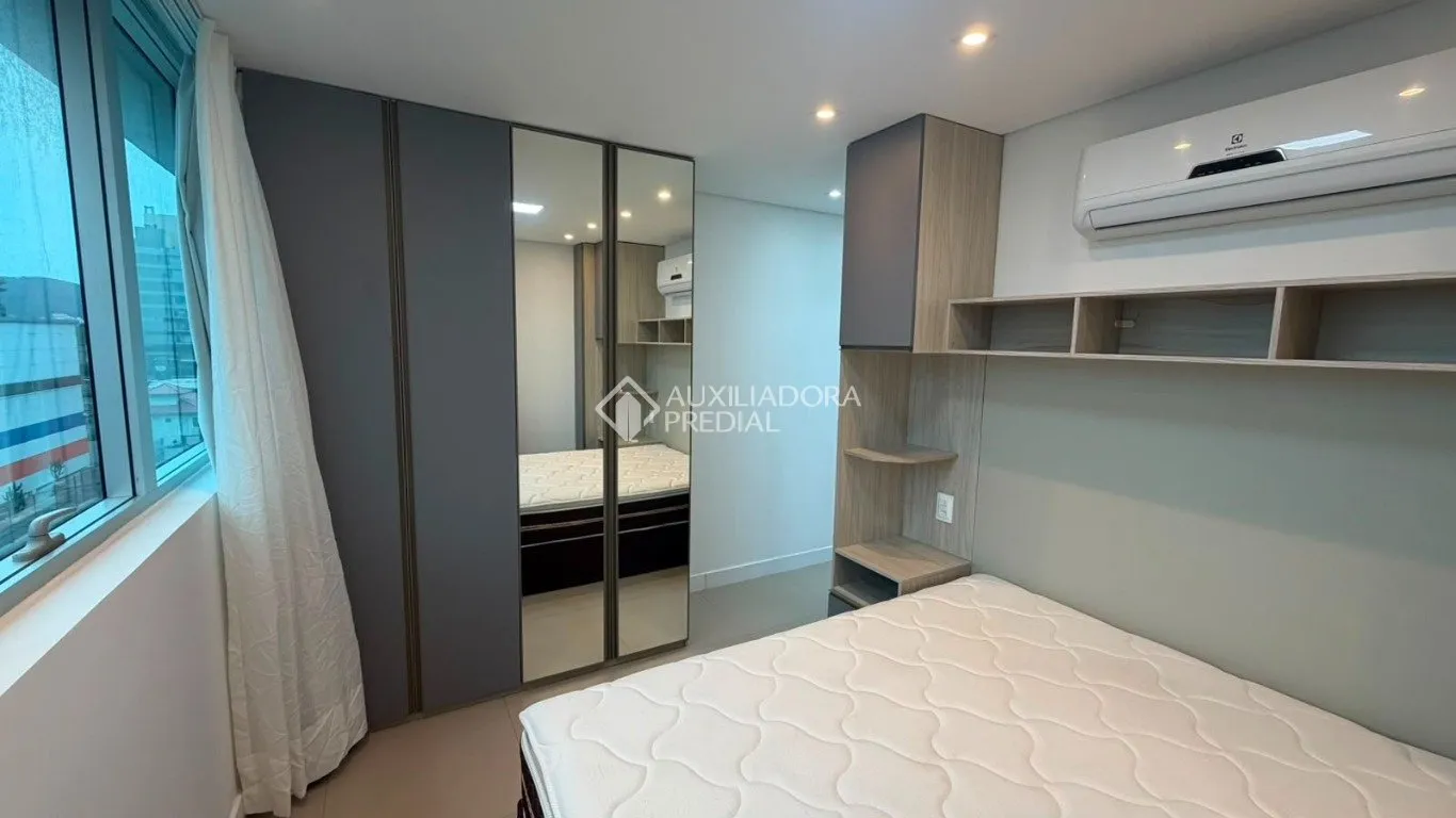Furnished 1-bedroom apartment with 1 bathroom — photo 16