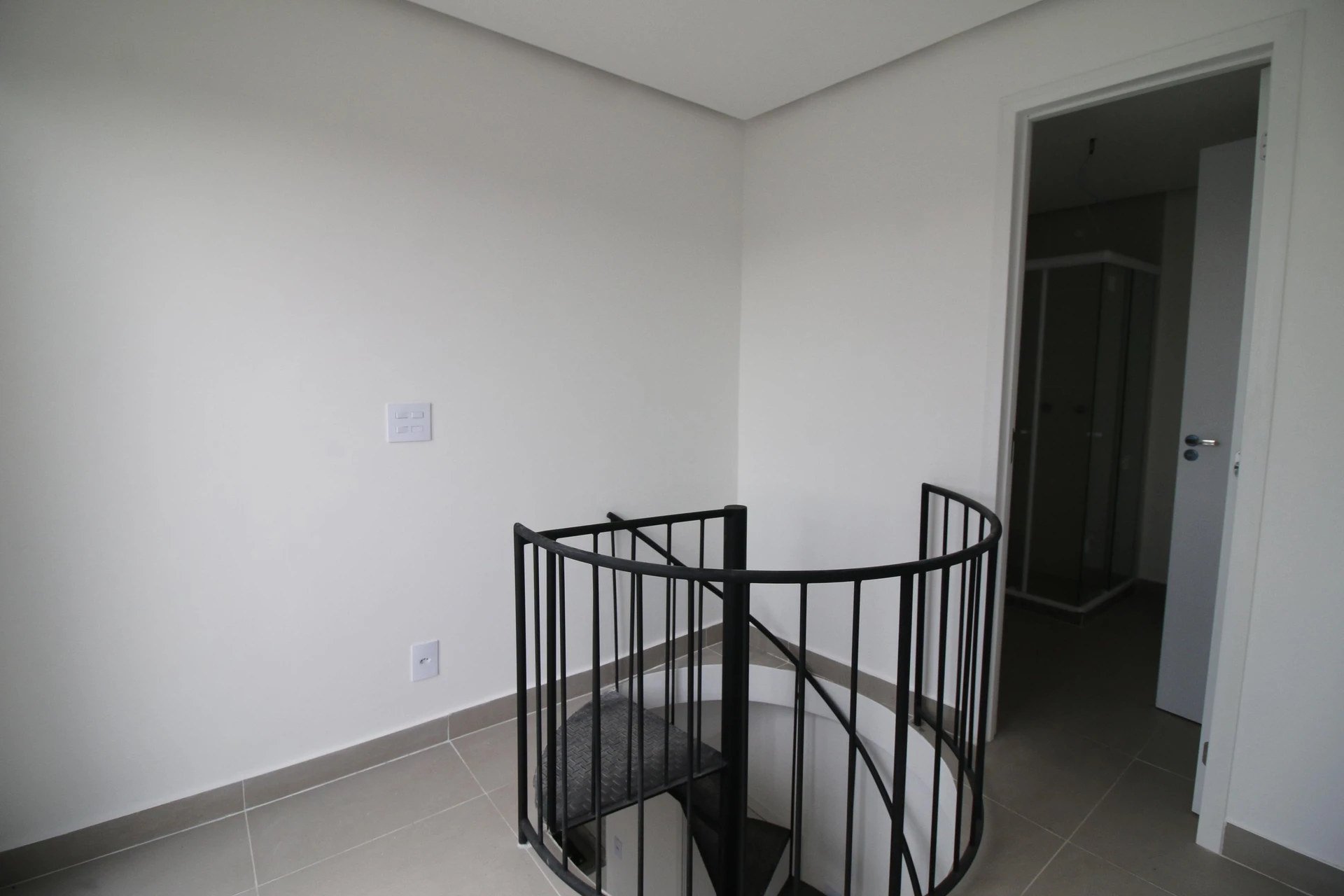 Home office in a 2-bedroom apartment, 130 m² — photo 8