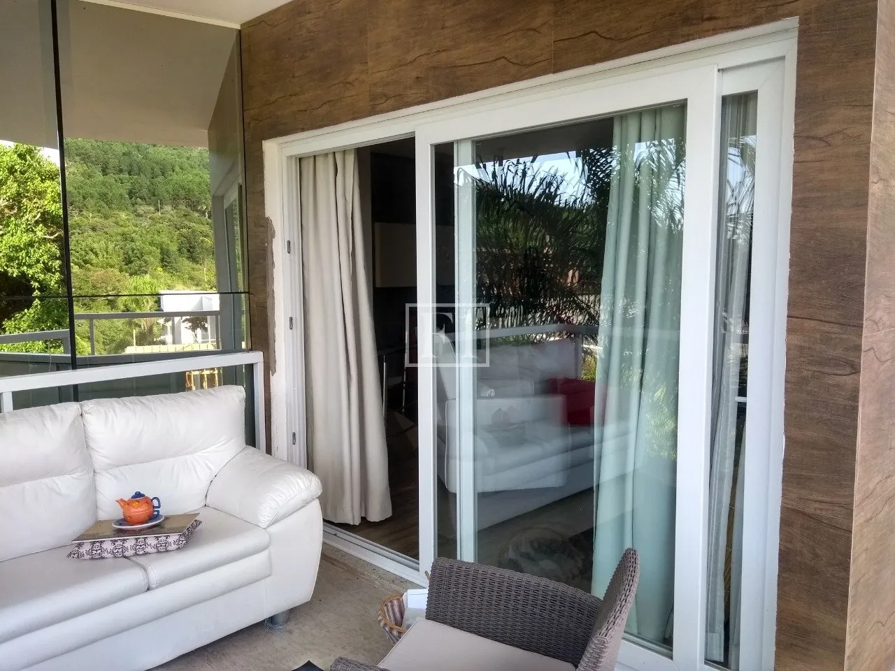 Furnished house, 450 m², with floor-to-ceiling windows — photo 61