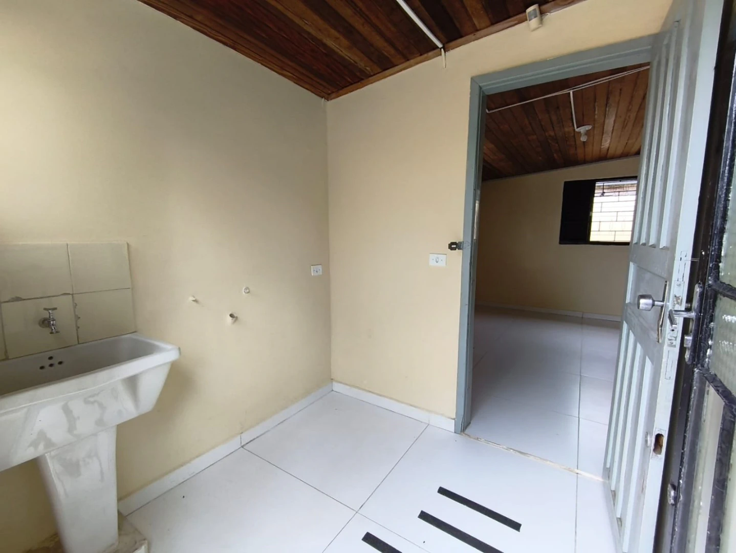 Piso de madera o laminado y 4 dormitorios: casa de 183 m² — photo 20
