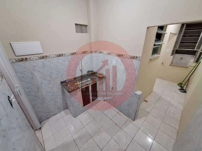 Apartment with wood floors and 2 bedrooms — photo 22