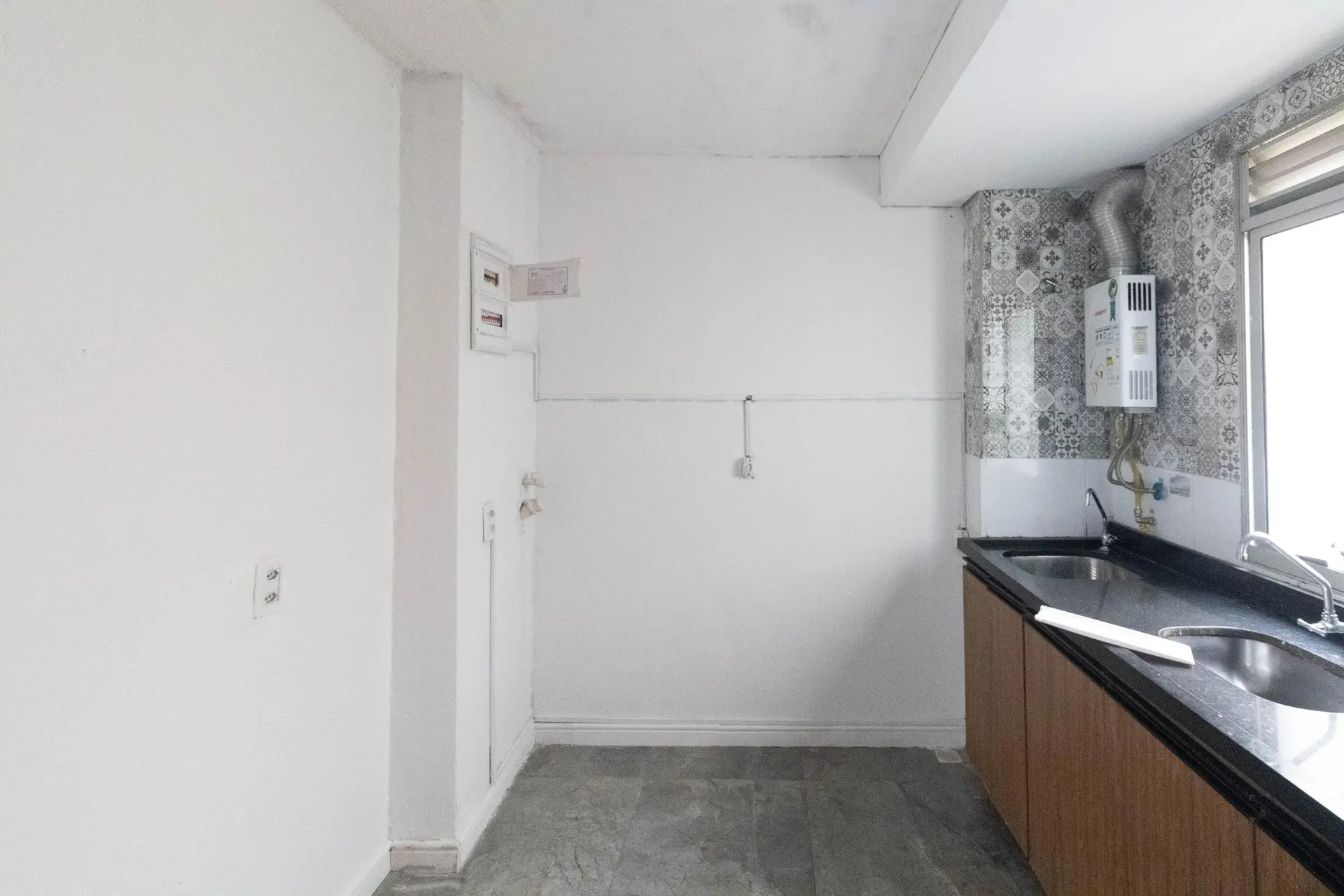 2-bedroom apartment in a building with a pool — photo 17