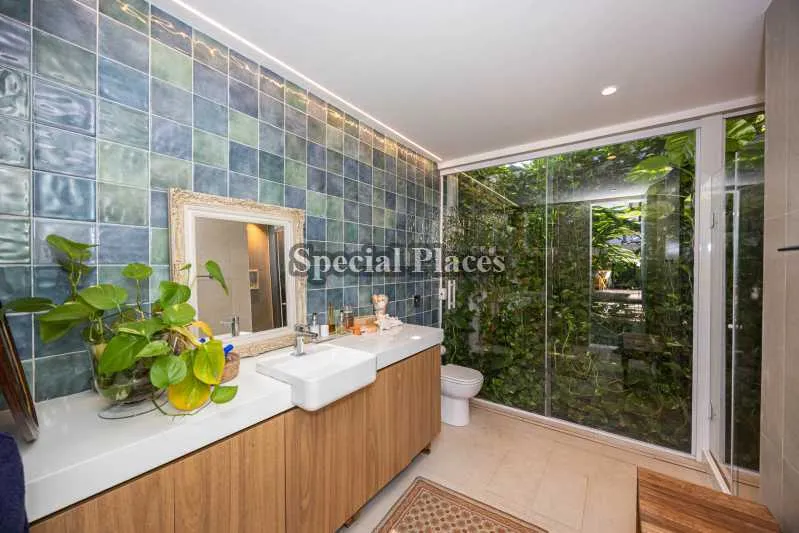 Furnished house with 6 bedrooms and 550 m² — photo 28