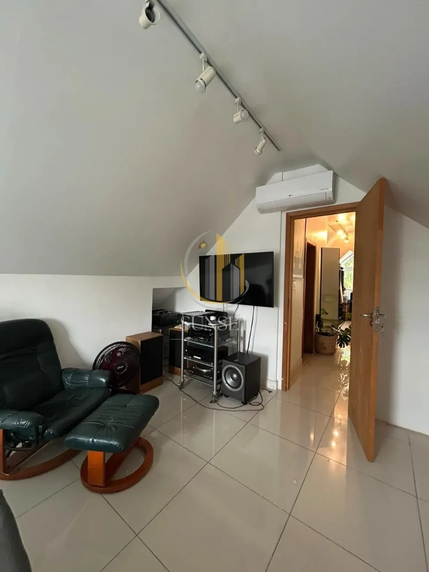 Casa sem mobília com 5 quartos e 5 banheiros — photo 27
