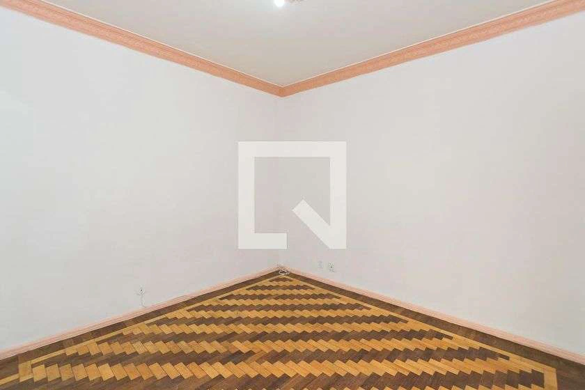 Apartamento de 1 quarto com 39 m² e piso de madeira — photo 17