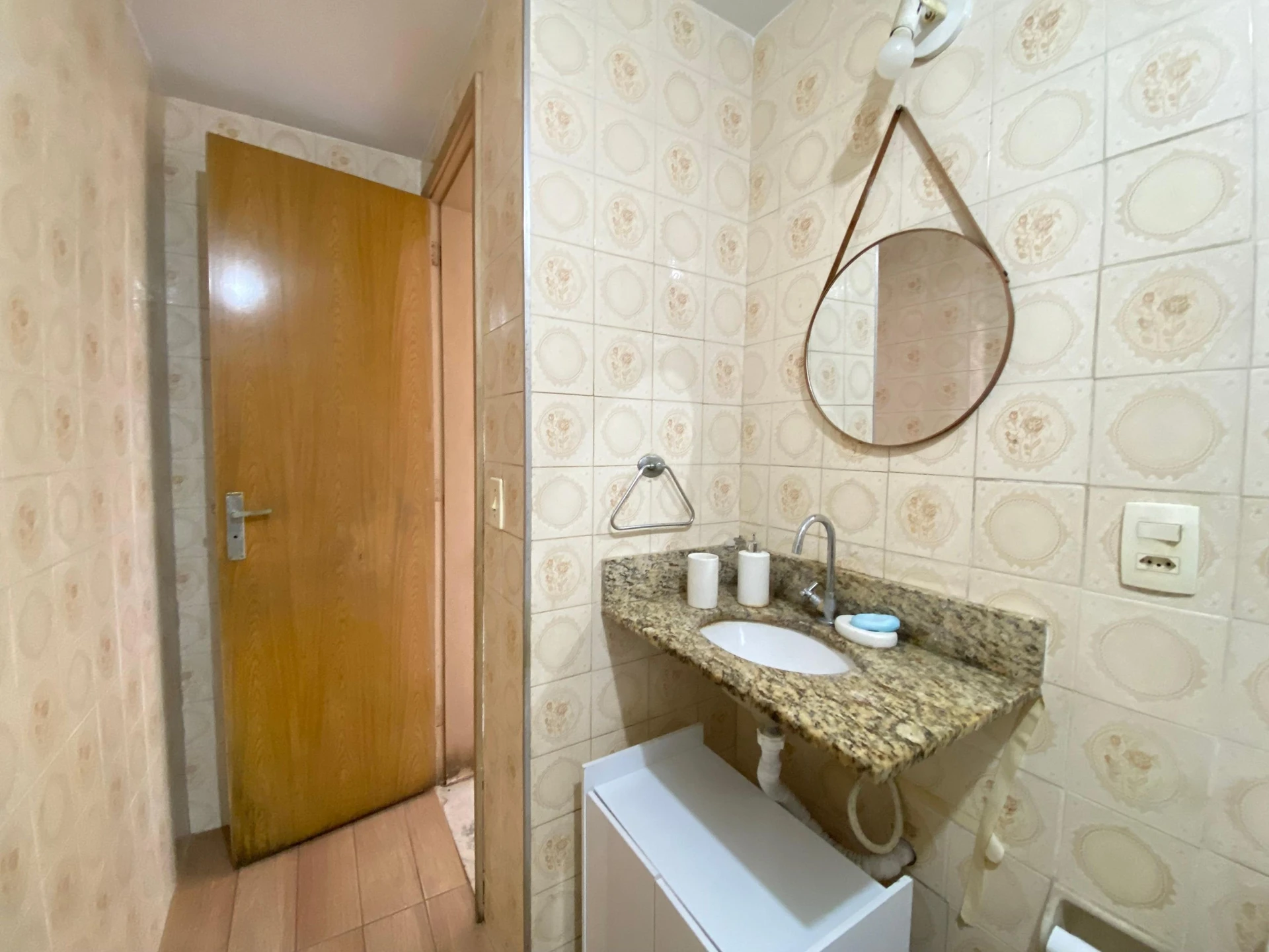 Apartment, 92 m², with wood or laminate floors — photo 28
