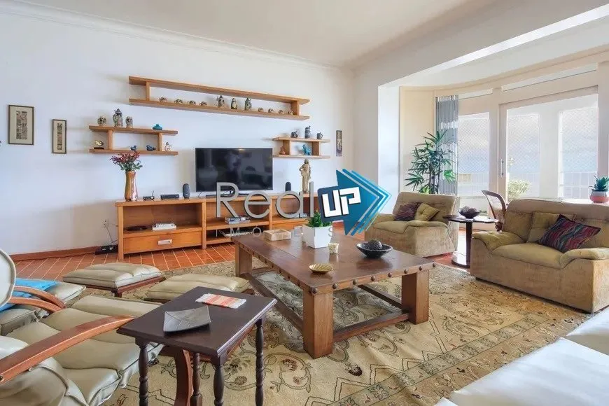 Penthouse with a glassed-in balcony and 4 bedrooms — photo 2