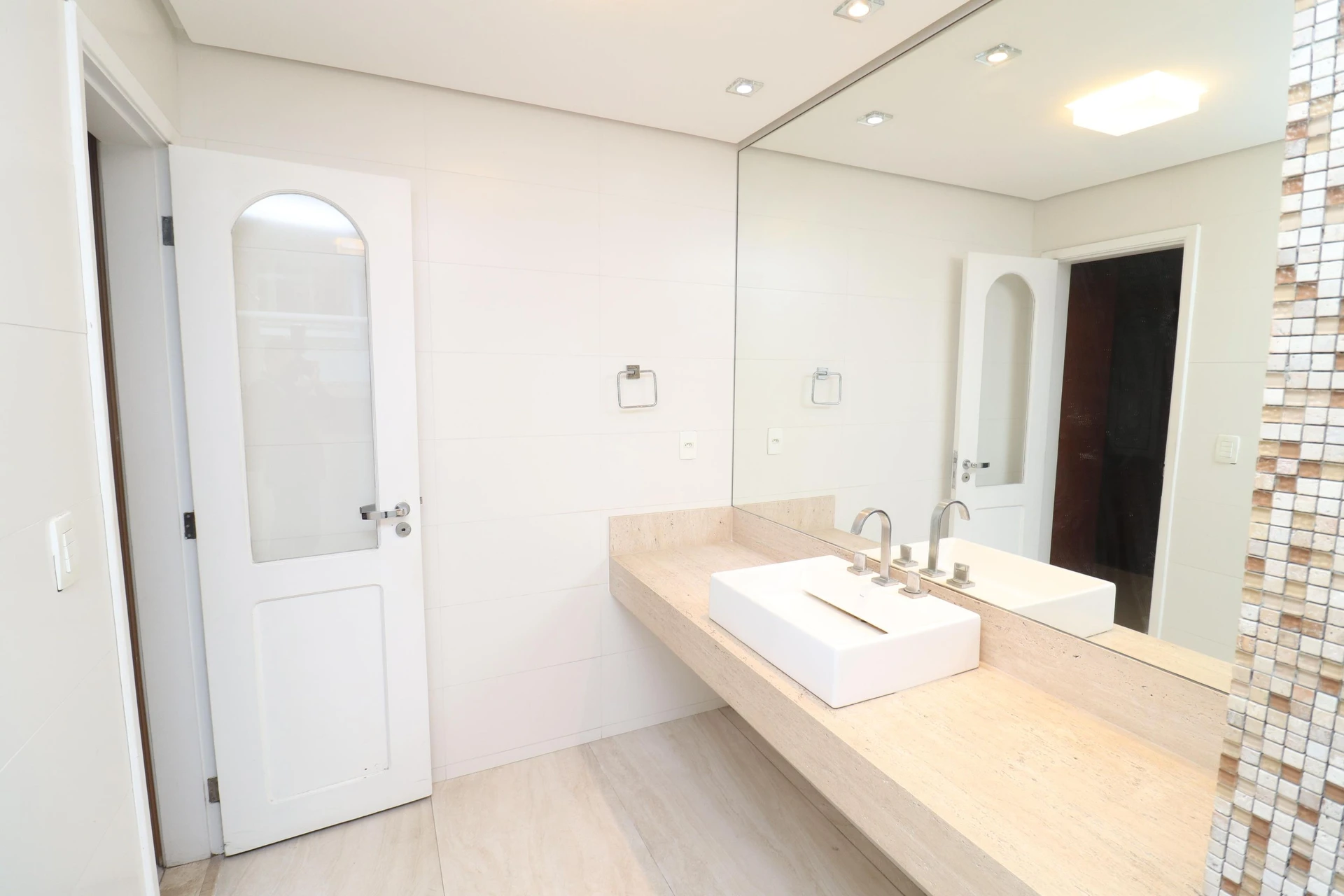 Vestidor y 5 dormitorios: casa de 420 m² — photo 57