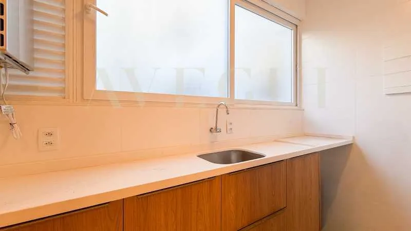 Floor-to-ceiling windows in a 3-bedroom apartment, 170 m² — photo 25