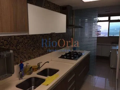 Furnished apartment with 4 bedrooms and enclosed balcony — photo 17