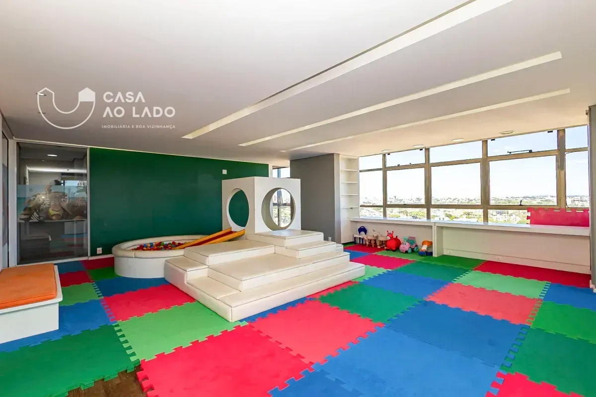 Wood or laminate floors in a one-bedroom apartment, 42 m² — photo 21
