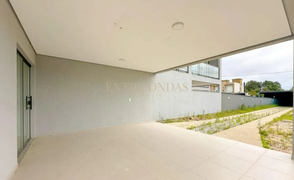 3-bedroom house with a mountain view in Florianópolis — photo 12