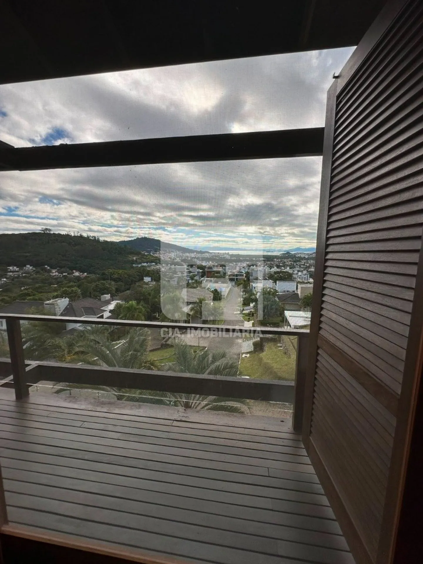 Furnished house with 6 bedrooms and 650 m² total — photo 94