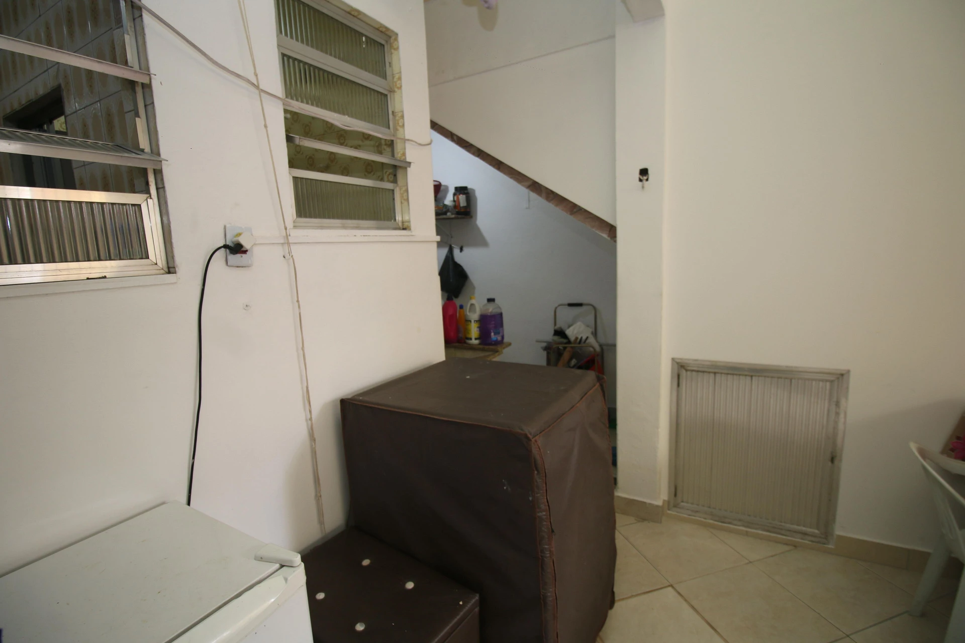 Unfurnished house with 1 bedroom and 1 bathroom