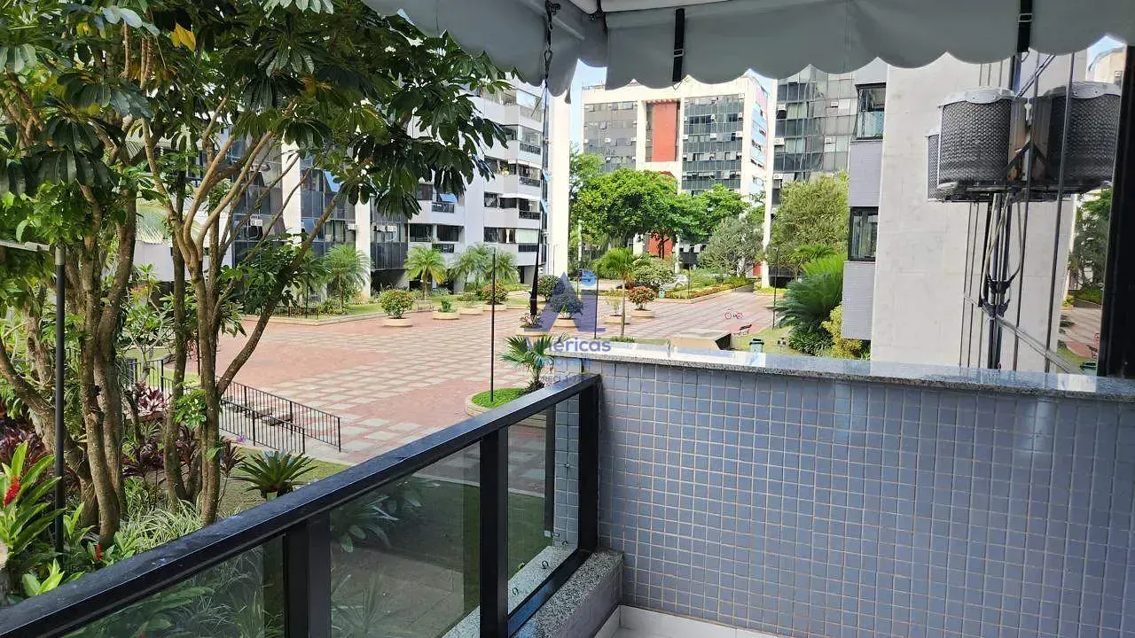 Unfurnished apartment with 4 bedrooms and a balcony — photo 22
