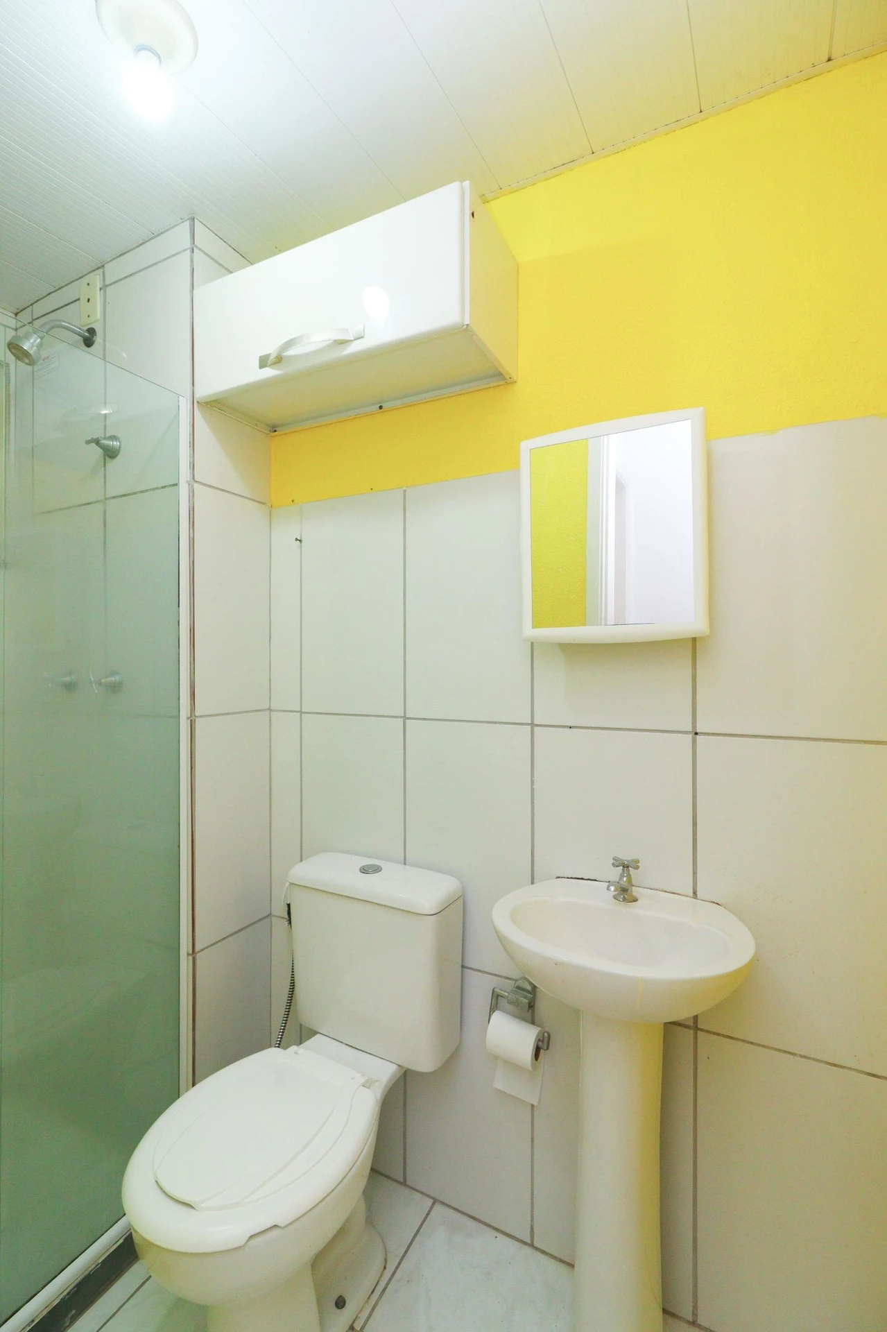 2-bedroom apartment in a building with a gym — photo 6