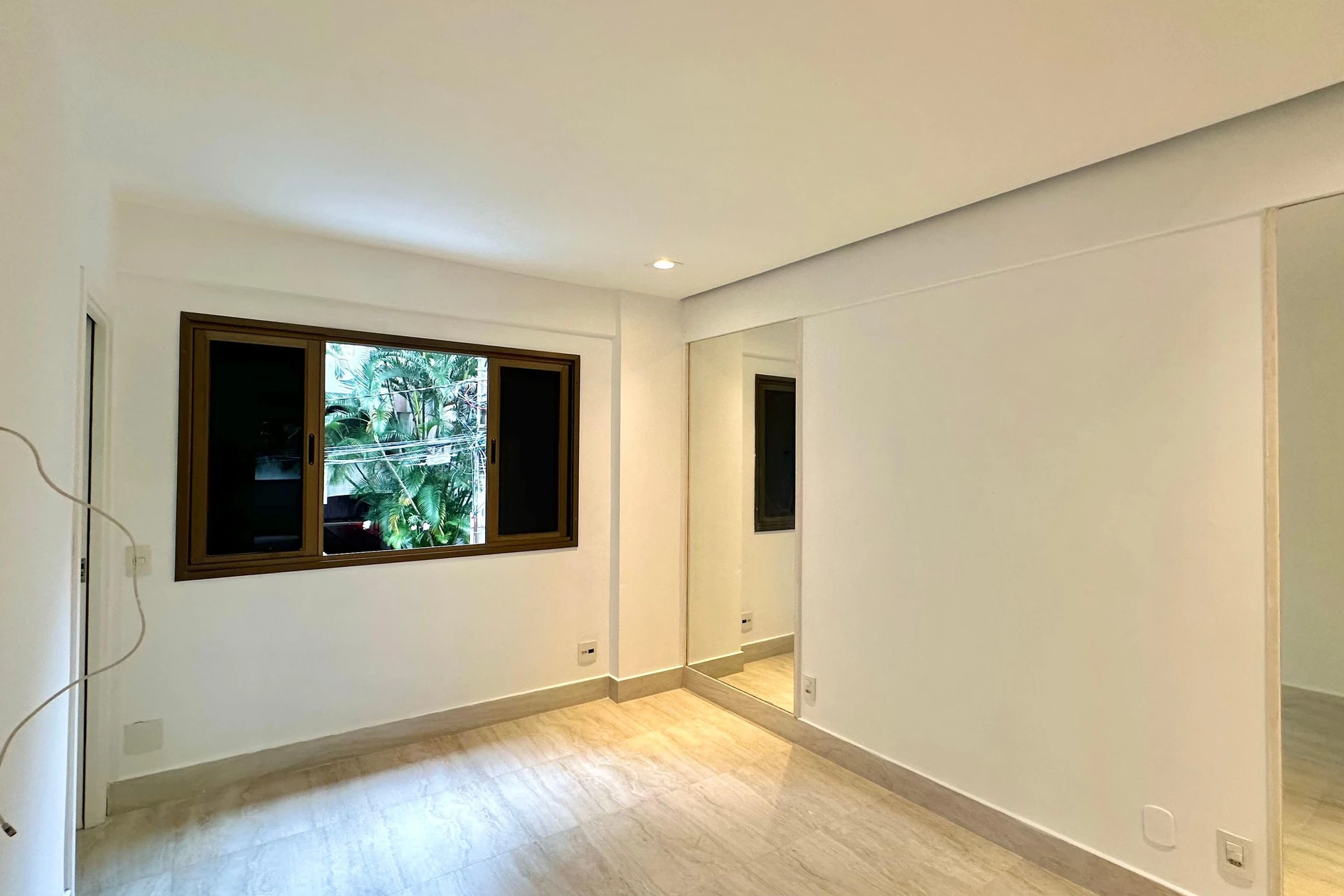 Unfurnished apartment with 2 suites and a balcony — photo 23