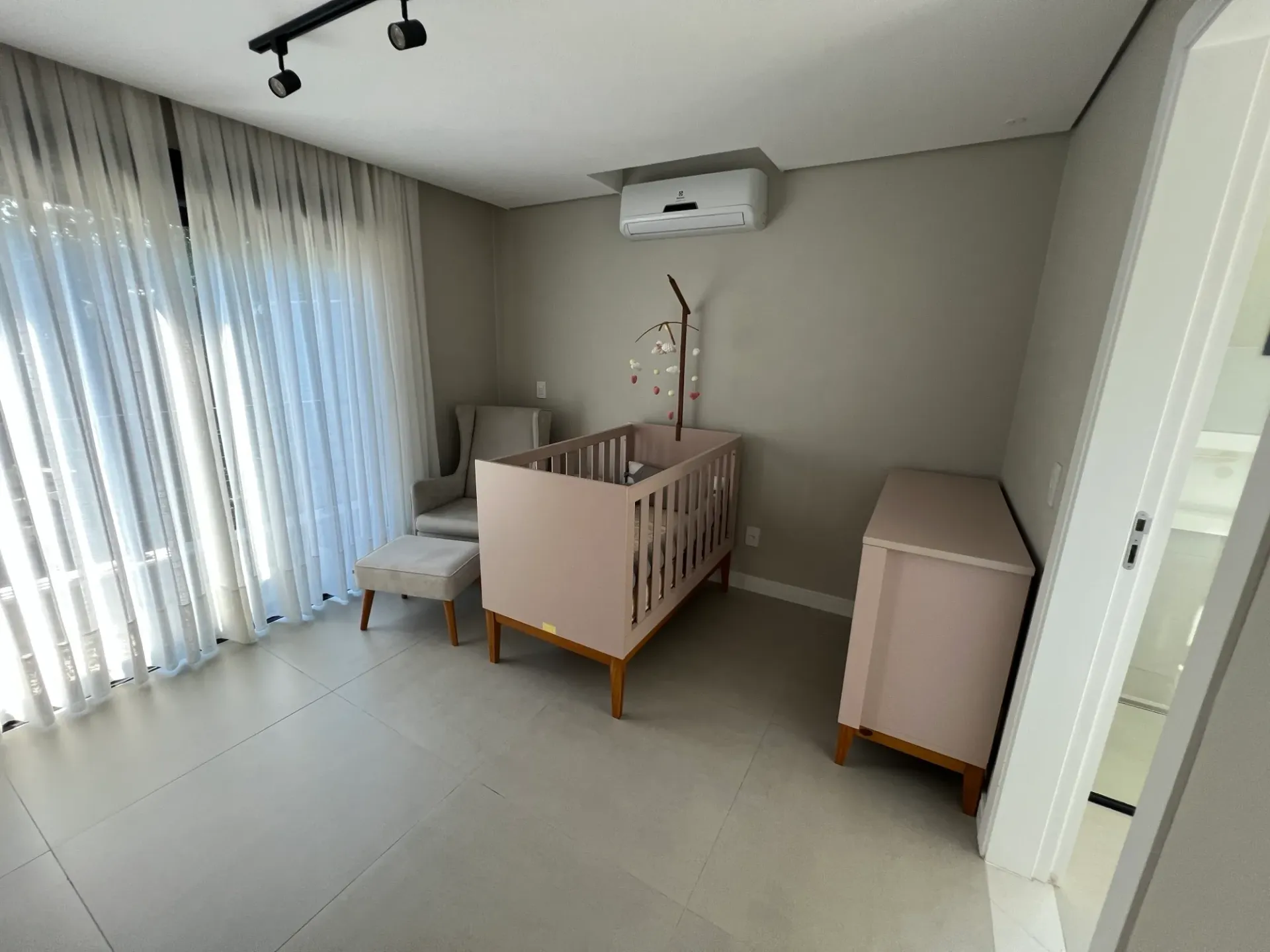 Gated condo house with 6 en-suite bedrooms and 7 baths — photo 4