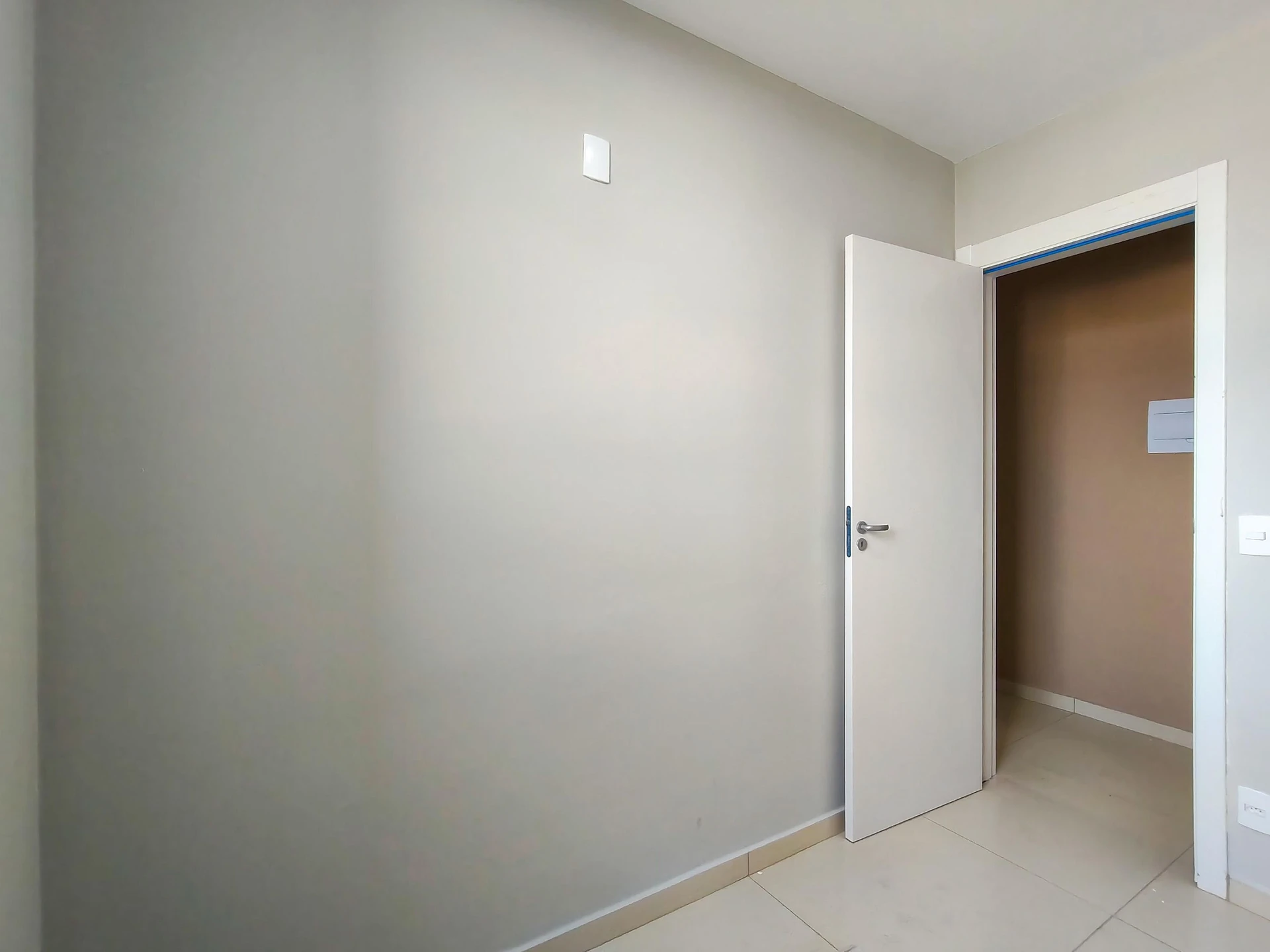 Apartamento com 2 quartos e varanda de vidro fechada — photo 52