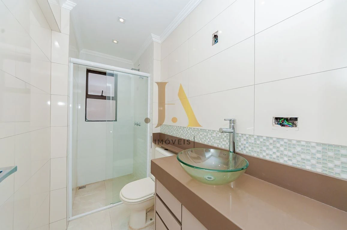 Furnished apartment, 210 m², with a glass-enclosed balcony — photo 11