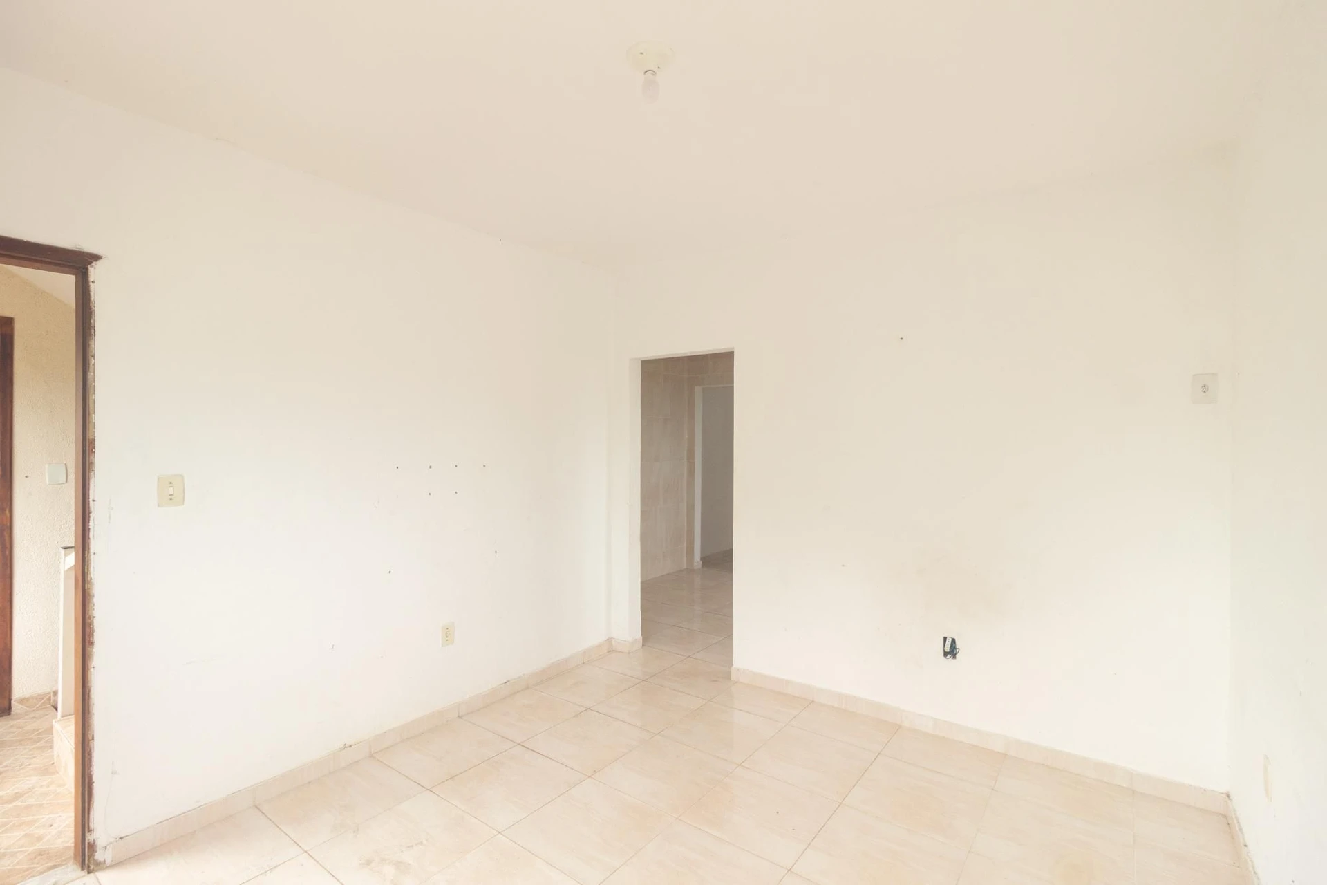 Unfurnished 2-bedroom apartment with 1 bathroom and pets — photo 30