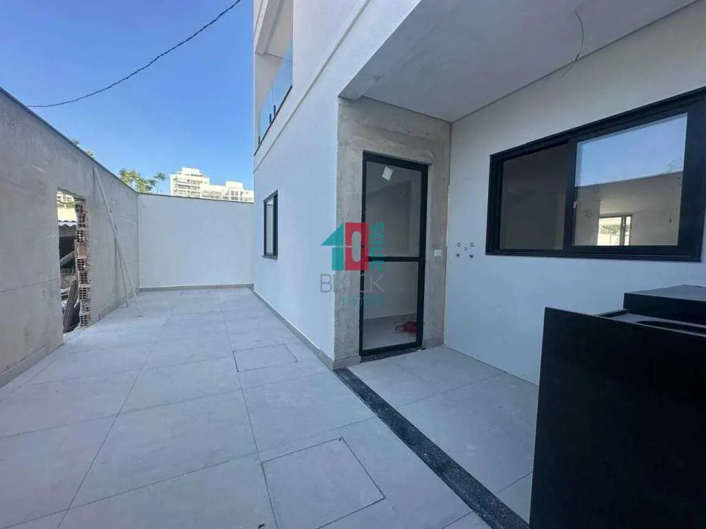 Casa com 5 suítes, 8 banheiros e 3 vagas para reformar — photo 20