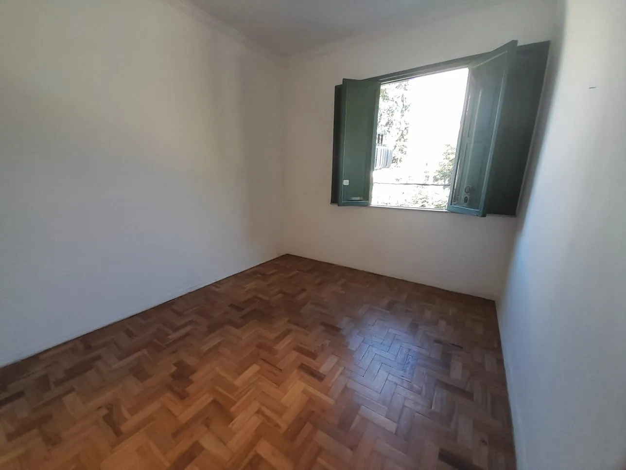 Apartment, 66 m², with wood or laminate floors — photo 4