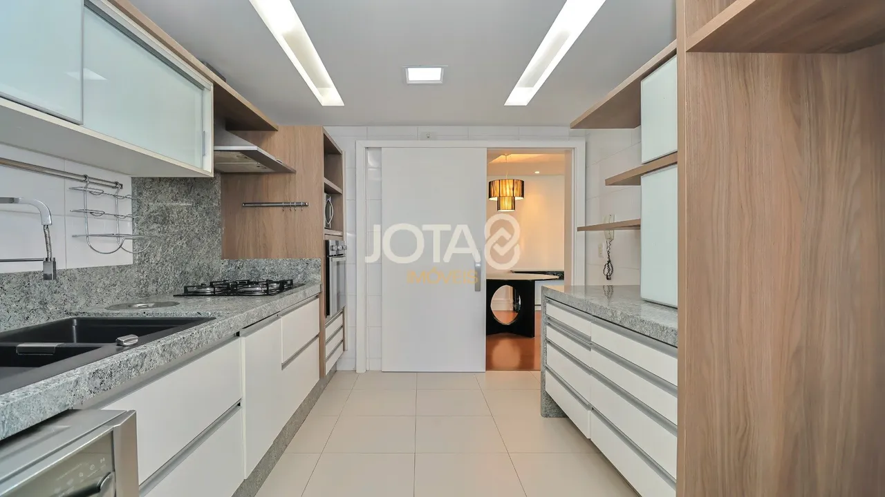 Furnished 3-bedroom apartment with a private BBQ — photo 8