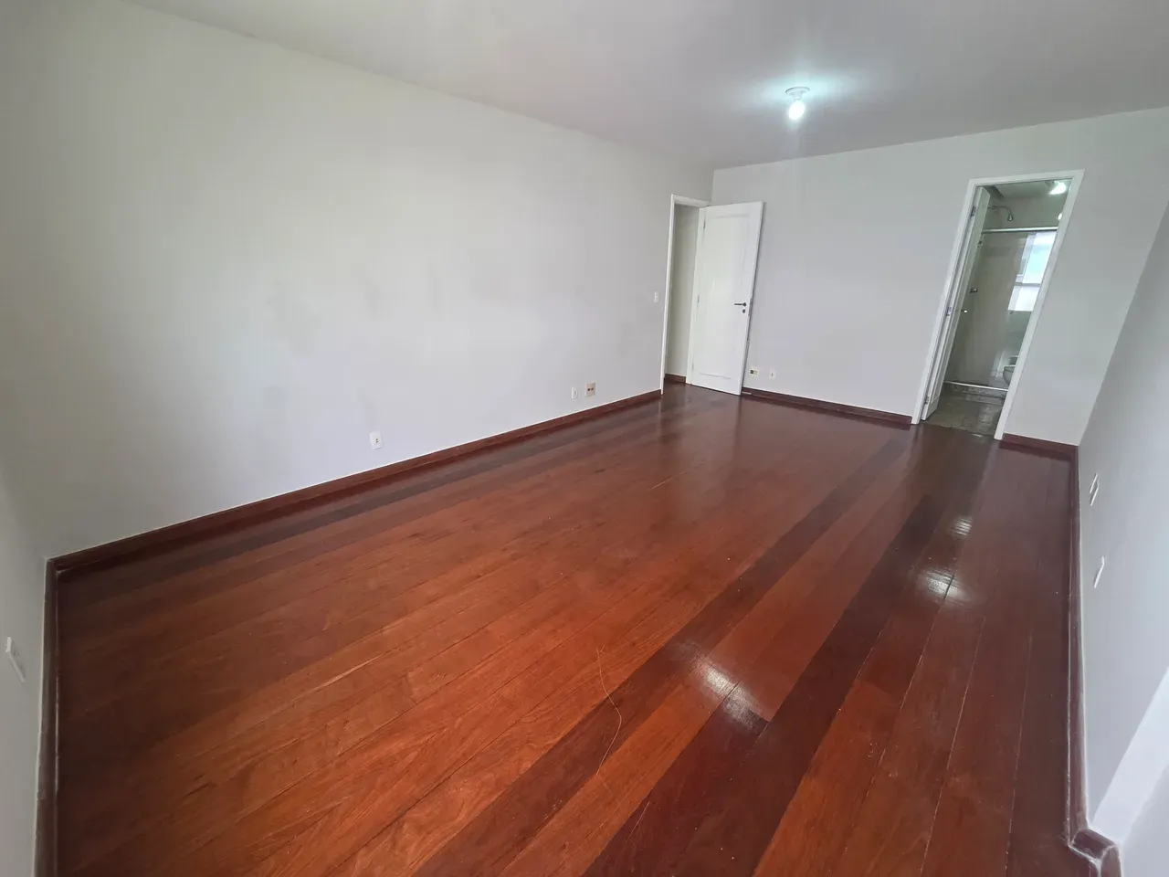 5-bedroom apartment in a building with a sauna — photo 21